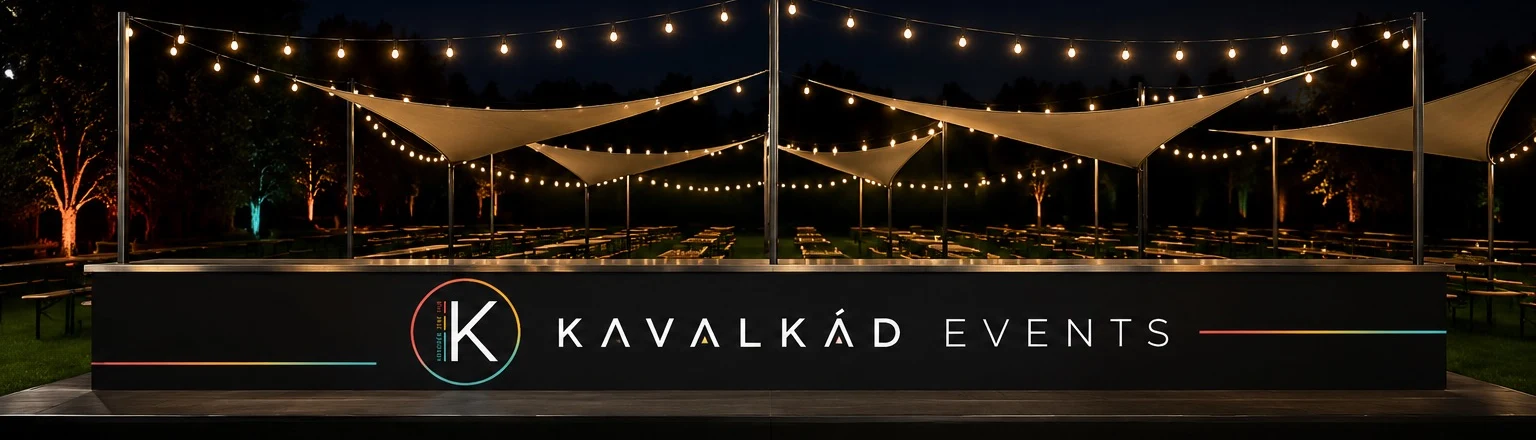 A Kavalkád Events esti büfé-látványterve fényfüzérekkel és fedett közösségi térrel